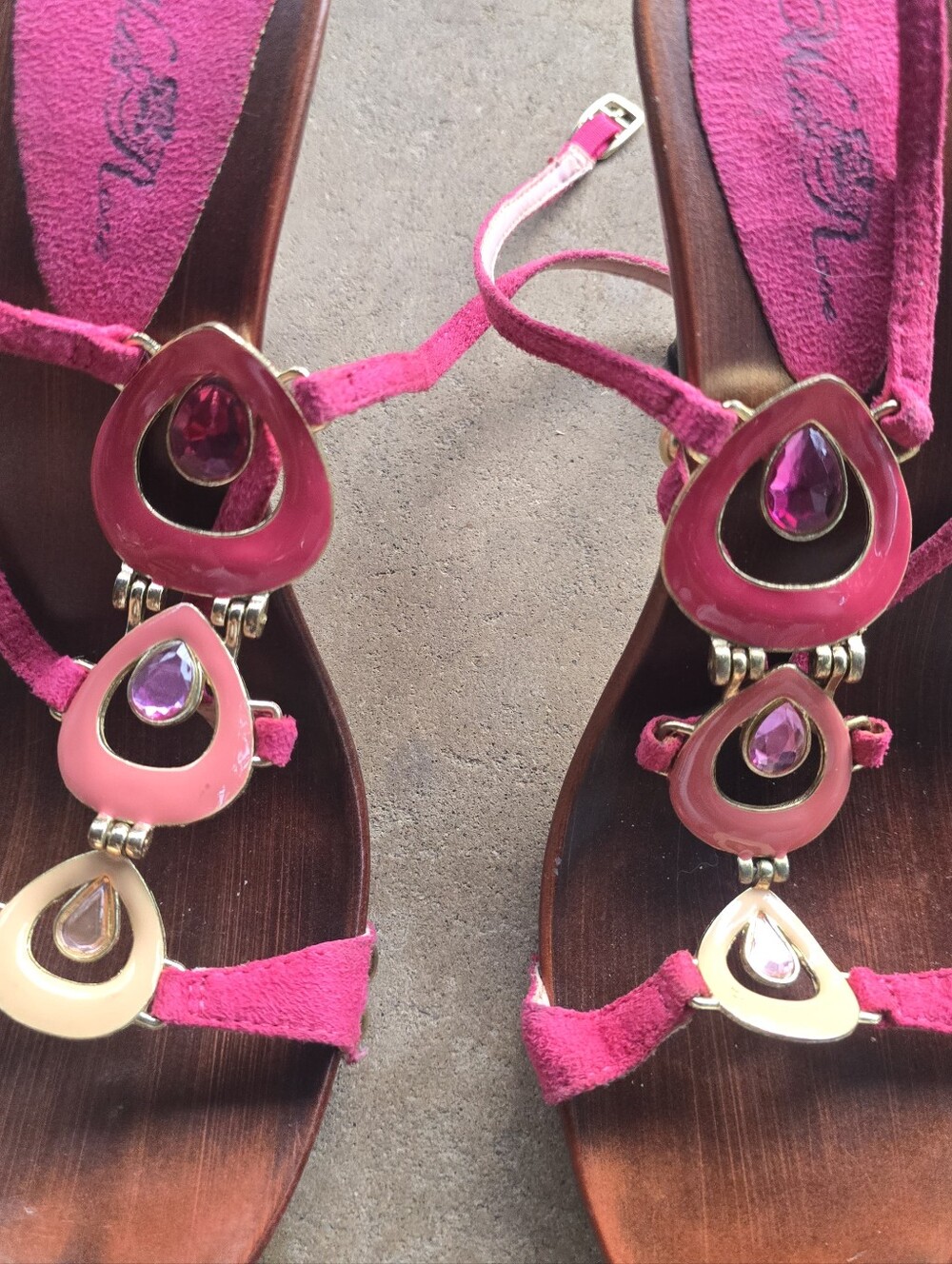 Women's Vintage Y2K Jewel Gem 11 video girl Vixen Bohemian Wood Heels - Picture 2 of 7